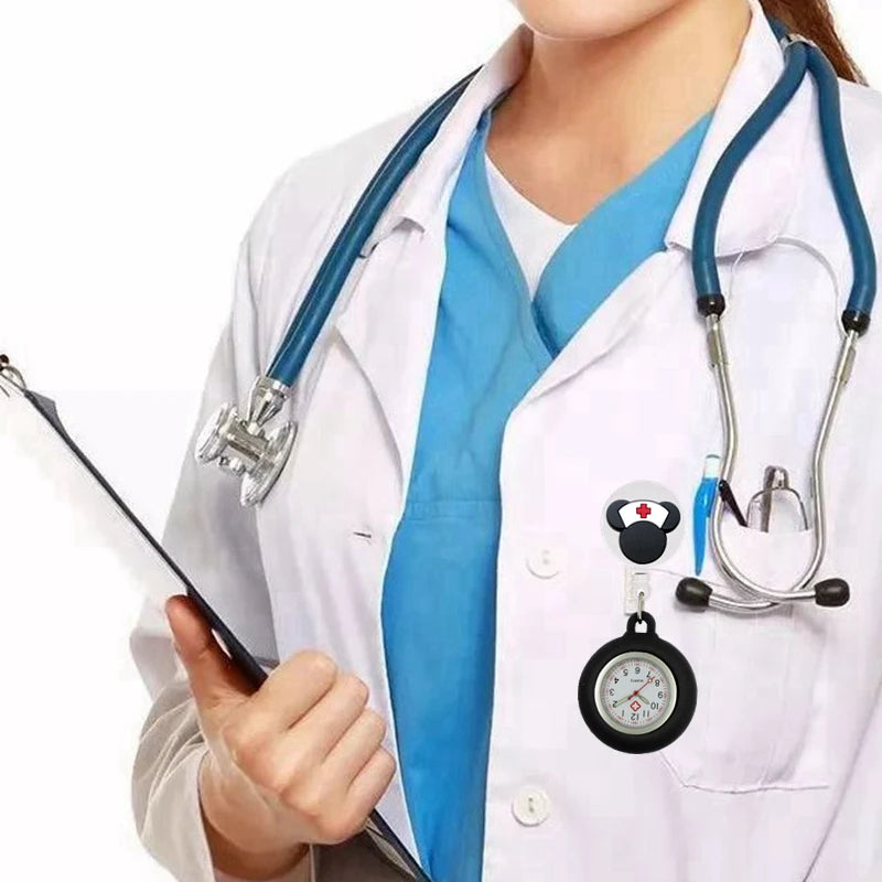 ساعة ممرضة بطباعة كرتونية جميلة قابلة للسحب، ساعة طبيب بمشبك تعليق على الجيب، ساعة ملونة للمستشفى والطب، ساعة نسائية ورجالية، ساعة ذات بكرة شارة
