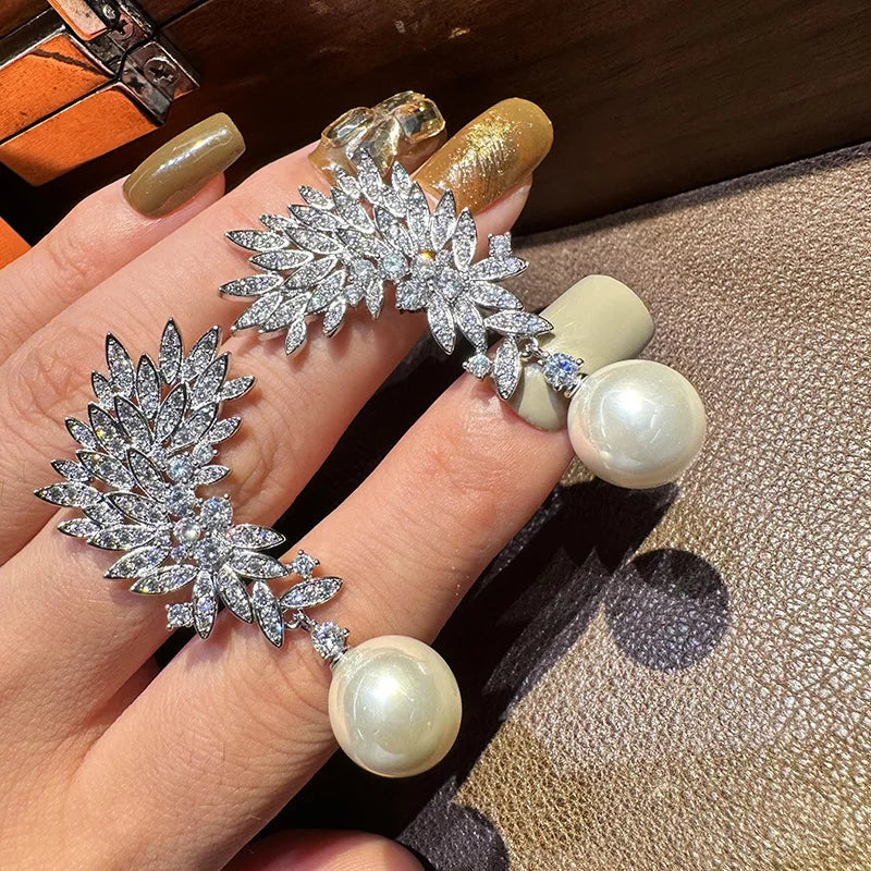 Huitan Magnifiques Boucles d'Oreilles Pendantes Imitation Perle Feuilles pour Femme, Bijoux Élégants de Tempérament pour Fête de Mariage