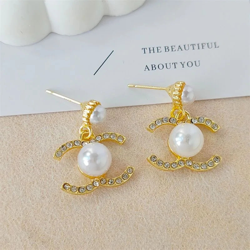 1 Paire de Boucles d'Oreilles Pendante Élégantes en Perles, Boucles d'Oreilles Vintage en Fausse Perle avec Breloques, Boucles d'Oreilles au Design Simple Cadeau pour Femmes Usage Quotidien