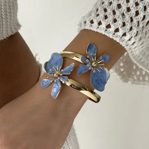 Bracelet manchette ouverte élégant avec fleur en émail pour femme, plaqué or, métal rose, blanc, bleu, motifs floraux, bijoux pour plage, fête, vacances