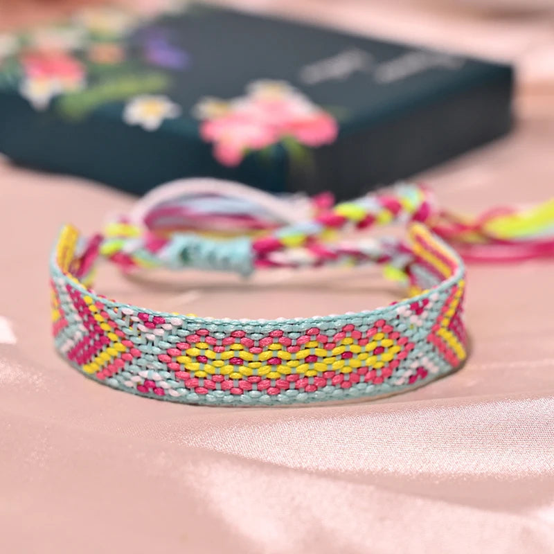 Bracelet d'amitié bohème à 12 couleurs avec pompons pour femme, corde de coton tressée, style bohème, pour l'été et la plage