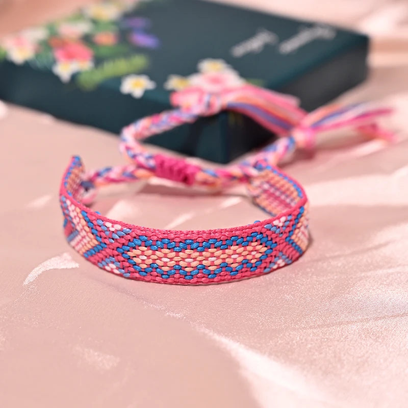 Bracelet d'amitié bohème à 12 couleurs avec pompons pour femme, corde de coton tressée, style bohème, pour l'été et la plage