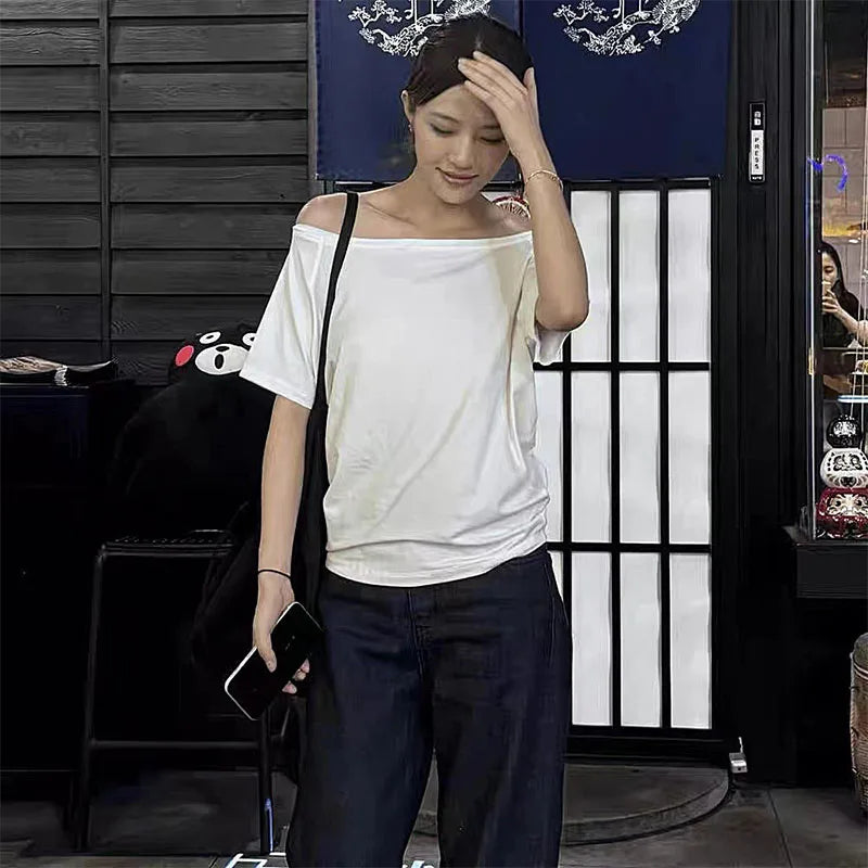 1 t-shirt d'été basique de couleur unie pour femme - T-shirt à col oblique et manches courtes pour femme, style urbain, coupe sexy et ajustée