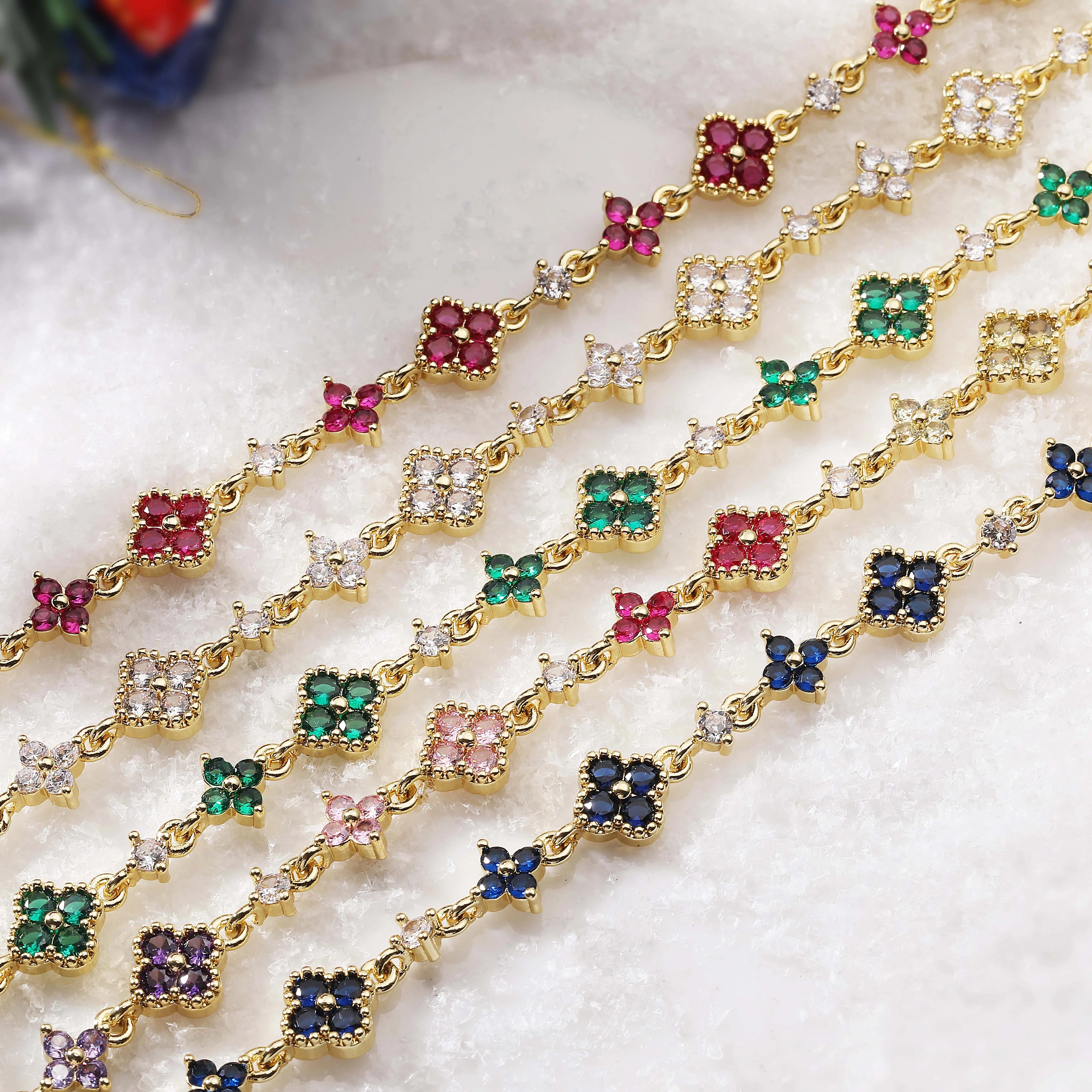 HECHENG,Four-Leaf Clover Multi-Color CZ Stone Pendant Chain Bracelet with Hook Clasp Design Women's Exquisite Minimalist Jewelry