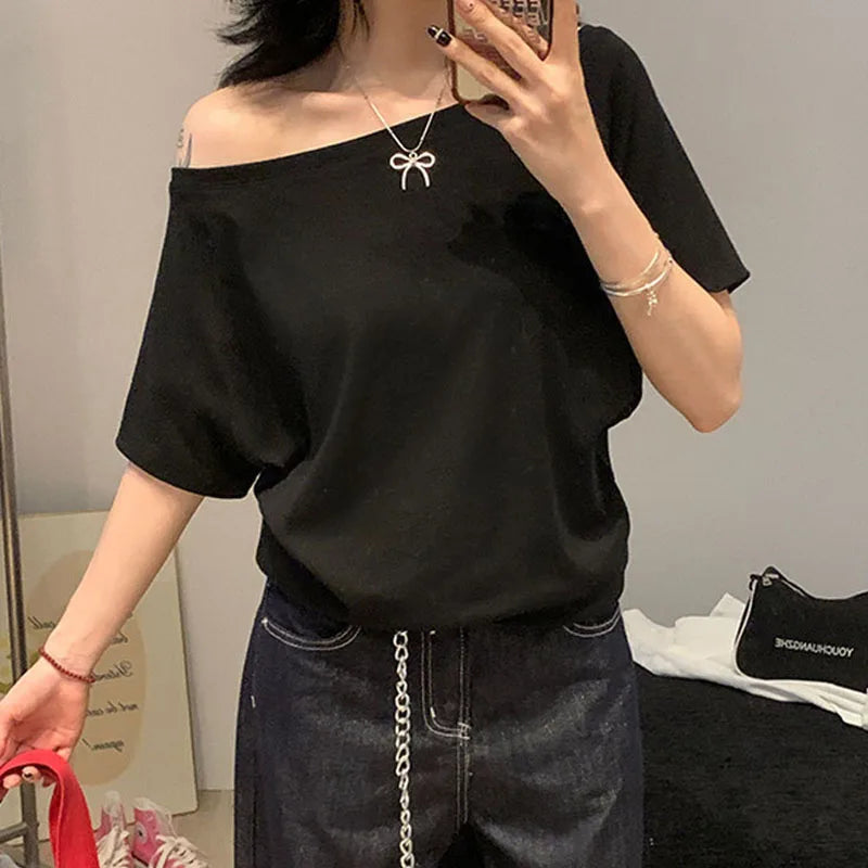1 t-shirt d'été basique de couleur unie pour femme - T-shirt à col oblique et manches courtes pour femme, style urbain, coupe sexy et ajustée