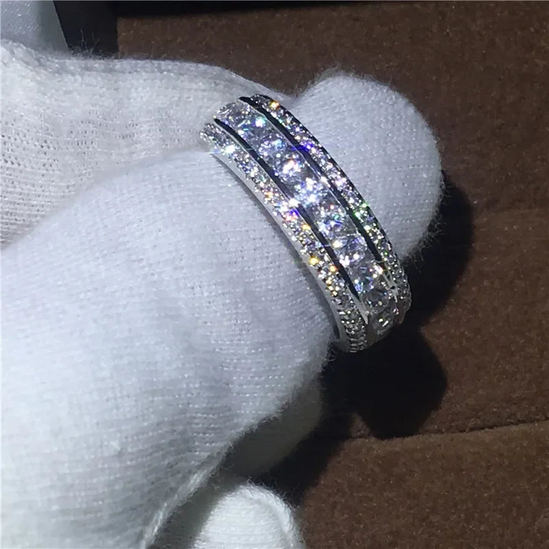Bague éternité entièrement sertie de diamants de laboratoire en or blanc pour femmes et hommes, bijoux de mariage et de fiançailles.
