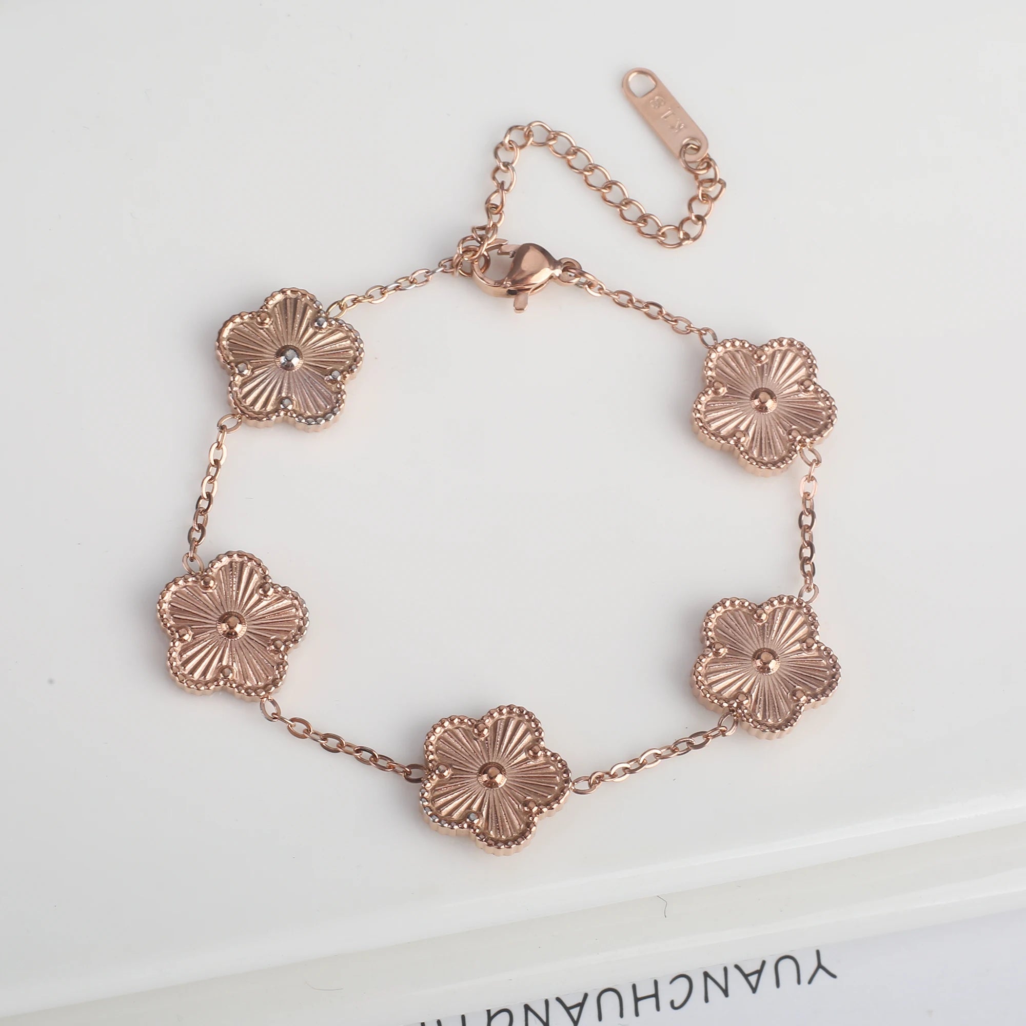 Bracelet réglable simple en acier inoxydable fleur de prunier botanique à cinq feuilles pour femmes filles bijoux de fête de mariage trèfle