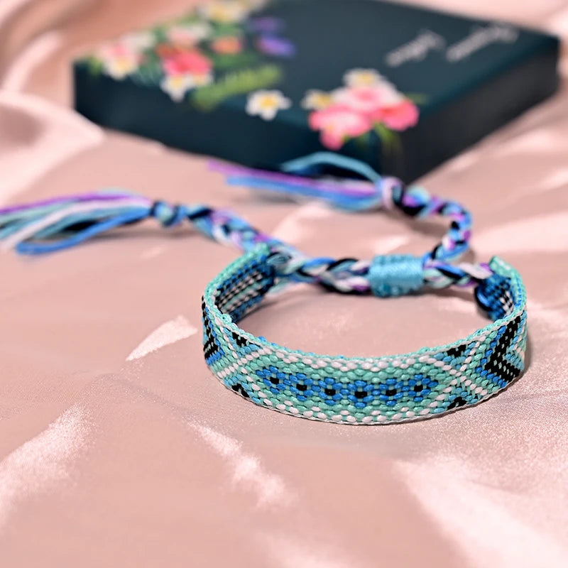 Bracelet d'amitié bohème à 12 couleurs avec pompons pour femme, corde de coton tressée, style bohème, pour l'été et la plage