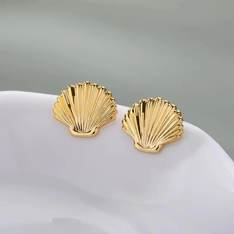 Boucles d'oreilles clous en acier inoxydable motif étoile de mer et coquillage pour femme, couleur or, style minimaliste, pour mariage, bijoux de plage d'été, cadeau
