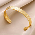 Bracelet jonc ouvert classique texturé froissé pour femmes, manchette exquise, couleur or, acier inoxydable, bijou de main cadeau