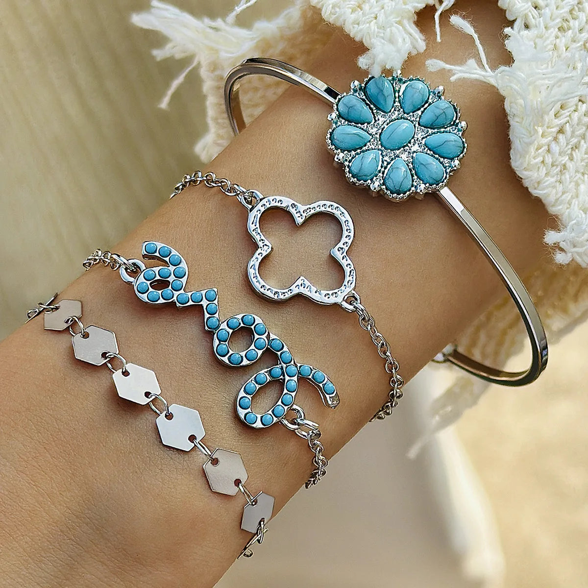 KMVEXO Lot de 5 bracelets vintage bohèmes incrustés de turquoise pour femme Style ethnique Fleur Plume Manchette Bracelet Joncs Bijoux Bohème