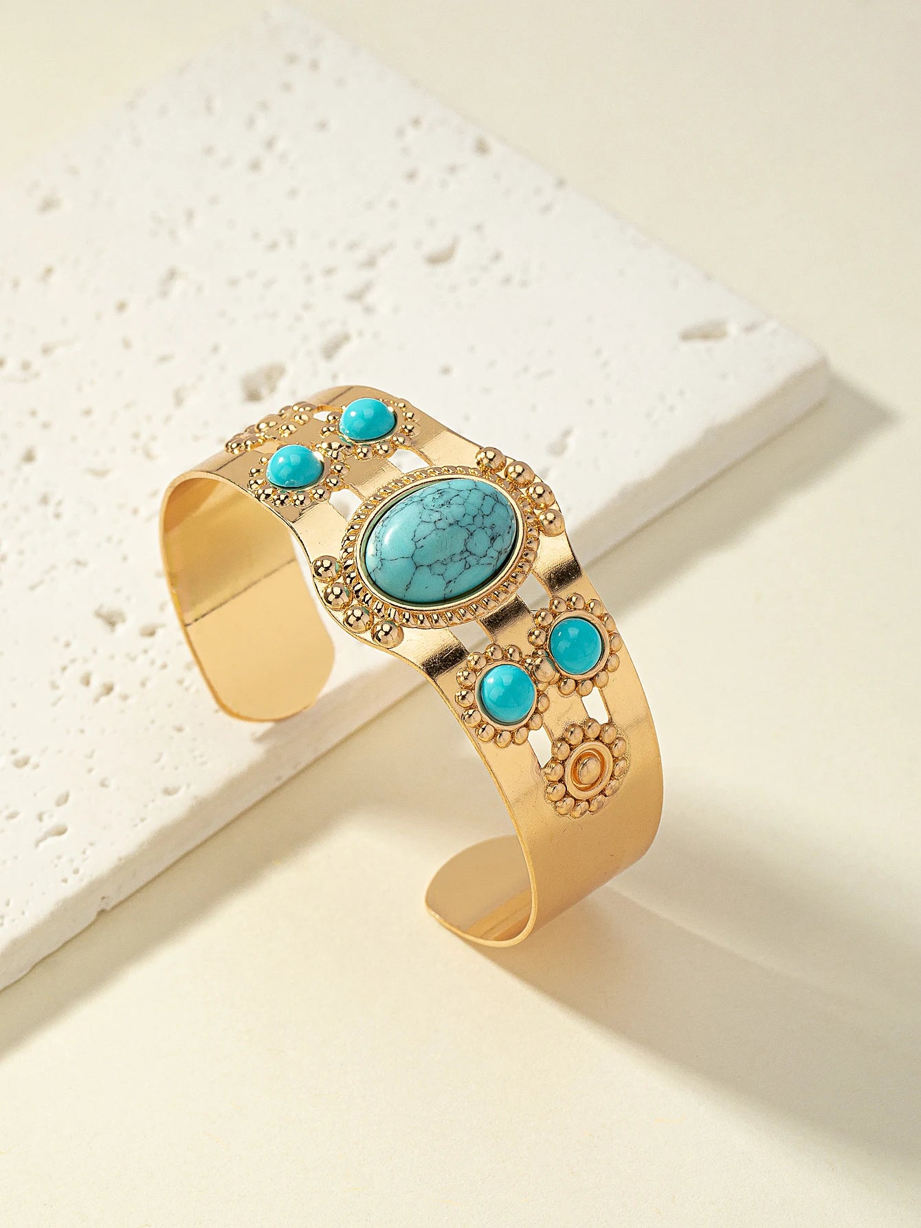 Fashionable and Unique Exquisite Imitation Turquoise Bracelet, Suitable for Daily Wear, Banquets, and Festivals