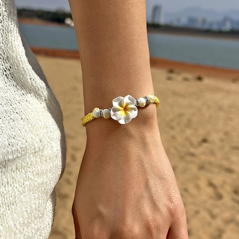 Bracelets hawaïens pour femmes, bracelets bohèmes tissés de fleurs tropicales, tressés à la main, bijoux d'été pour filles à porter à la plage