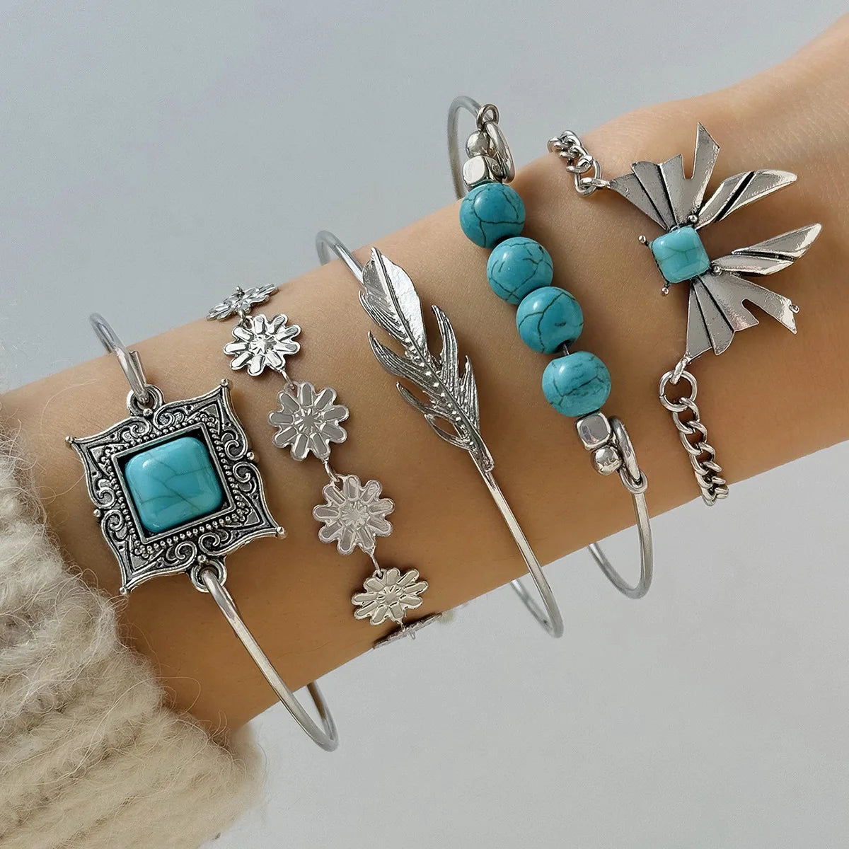 KMVEXO Lot de 5 bracelets vintage bohèmes incrustés de turquoise pour femme Style ethnique Fleur Plume Manchette Bracelet Joncs Bijoux Bohème