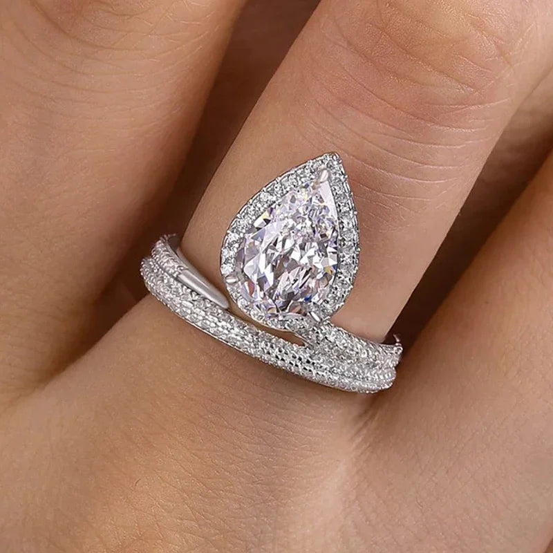 Bagues en Cristal de Zircon Cubique en Forme de Poire Huitan Tendance Luxe pour Femmes Superbes Accessoires de Bagues de Fiançailles et de Mariage Bijoux Bling
