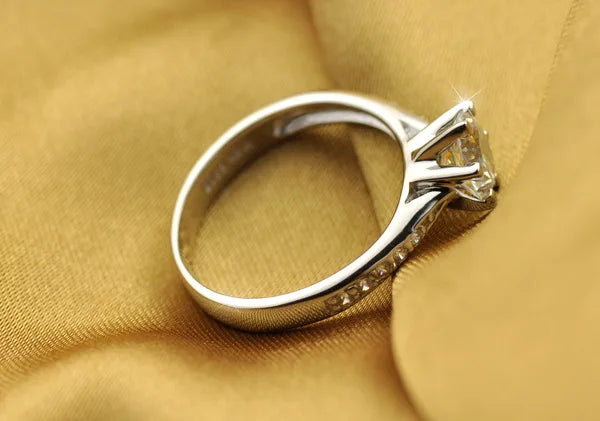 Bague classique de luxe en argent sterling 925 pour femmes, bijou à six griffes simple, bague diamant imitation de 70 carats pour femmes