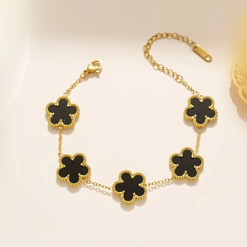 Bracelet Femme Acier Inoxydable Simple Coque Cinq Feuilles Fleur Trèfle Blanc Noir Rouge Vert pour Fête Anniversaire Bijoux Cadeau