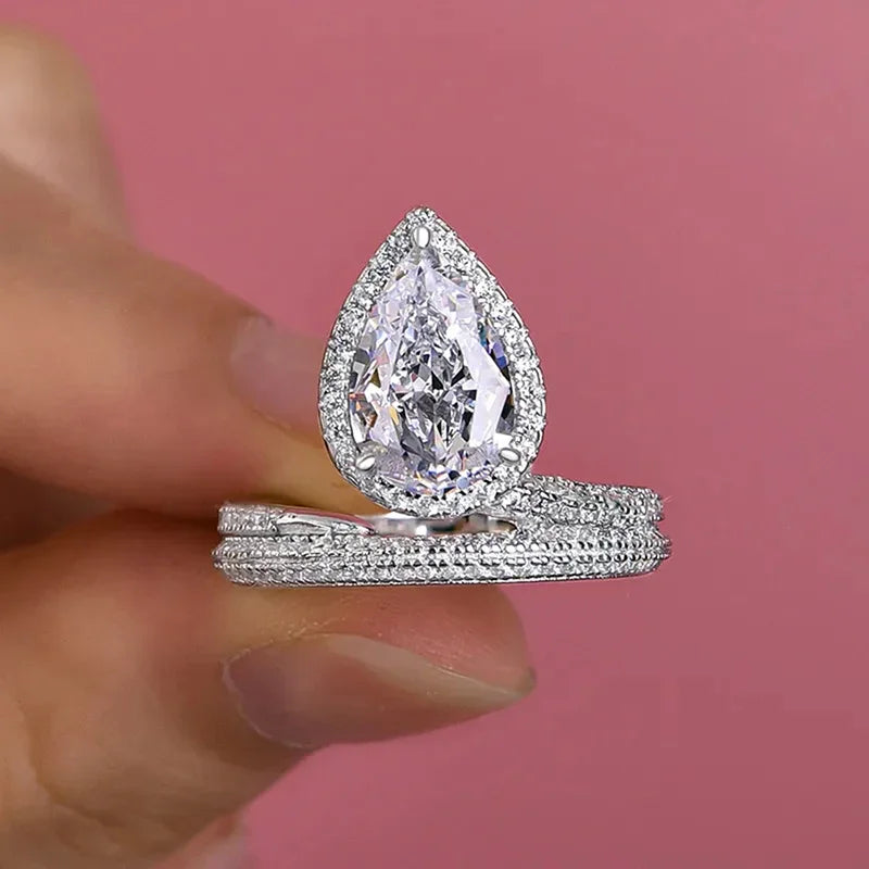Bagues en Cristal de Zircon Cubique en Forme de Poire Huitan Tendance Luxe pour Femmes Superbes Accessoires de Bagues de Fiançailles et de Mariage Bijoux Bling