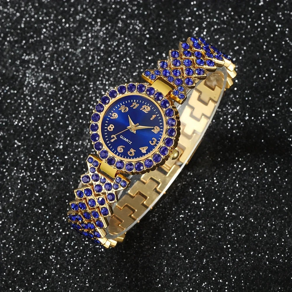 Une montre à quartz pour femme, comprenant un assortiment de 6 pièces : une montre en alliage à boîtier rond, des boucles d'oreilles, un collier et une bague,