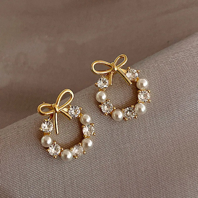 Nouvelles boucles d'oreilles pendantes Coréennes en perles blanches pour femmes, style bohème, rondes dorées, pour mariage, bijoux cadeaux, vente en gros 2024