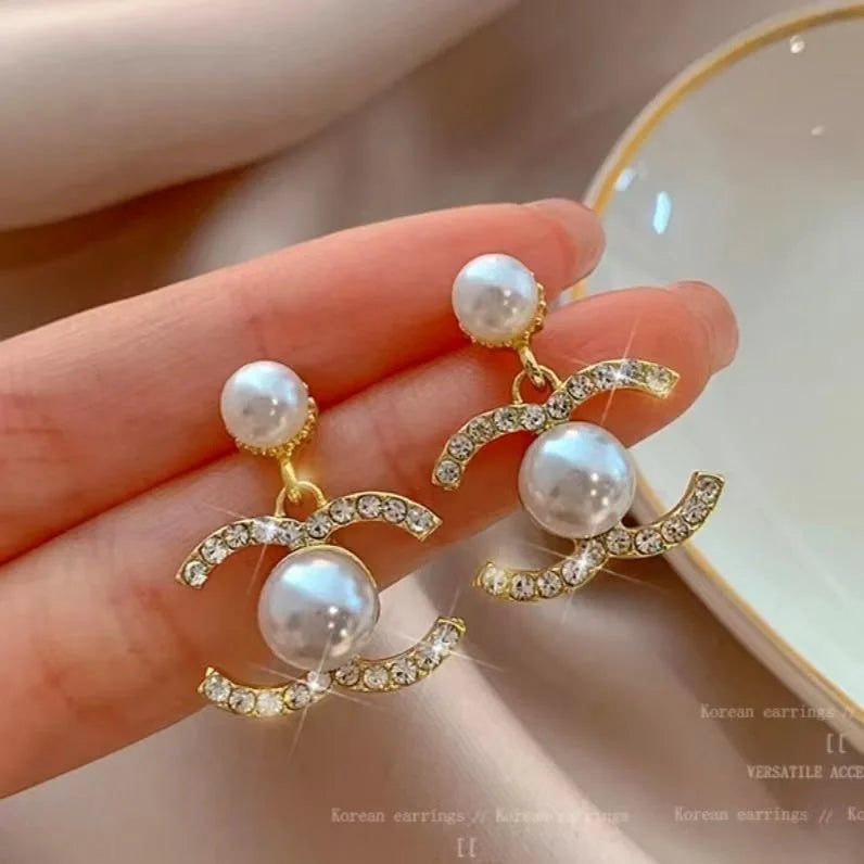 1 Paire de Boucles d'Oreilles Pendante Élégantes en Perles, Boucles d'Oreilles Vintage en Fausse Perle avec Breloques, Boucles d'Oreilles au Design Simple Cadeau pour Femmes Usage Quotidien