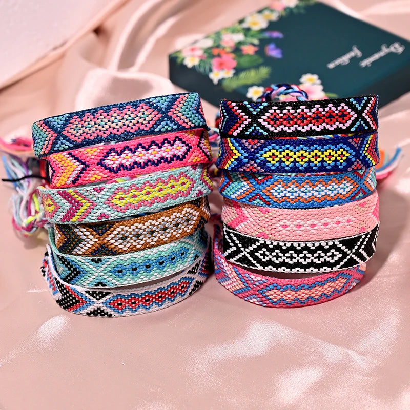 Bracelet d'amitié bohème à 12 couleurs avec pompons pour femme, corde de coton tressée, style bohème, pour l'été et la plage