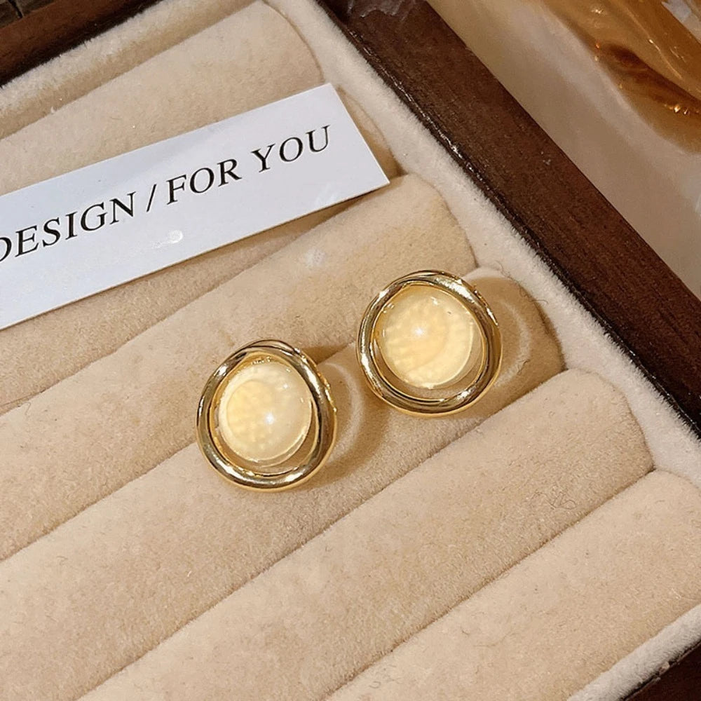 Retro Luxury Gold Color Geometry Trim Edge Imitation Pearl Piercing Stud Earrings for Women Bride Wedding Designer Jewelry Gifts