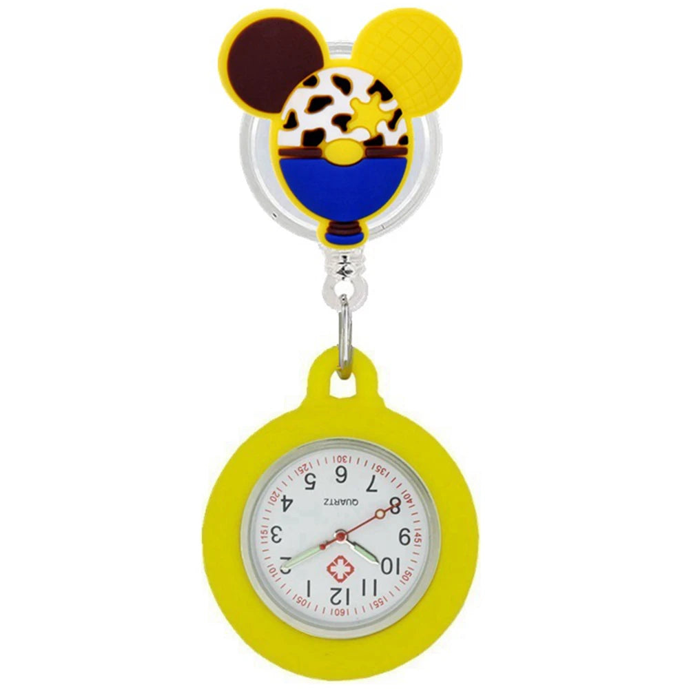 Montre de poche rétractable avec motif de dessin animé mignon pour infirmière ou médecin, clips colorés pour l'hôpital, le médical, les femmes et les hommes, avec badge enrouleur.