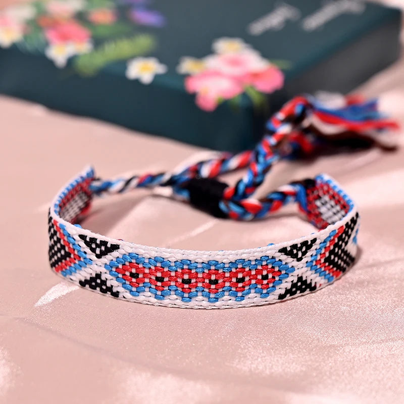 Bracelet d'amitié bohème à 12 couleurs avec pompons pour femme, corde de coton tressée, style bohème, pour l'été et la plage