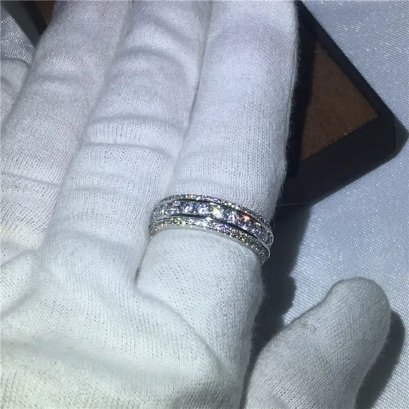 Bague éternité entièrement sertie de diamants de laboratoire en or blanc pour femmes et hommes, bijoux de mariage et de fiançailles.