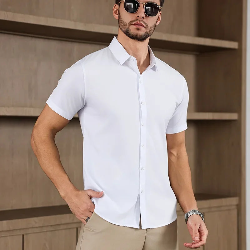 Nouvelle chemise à manches courtes de couleur unie pour homme, décontractée, idéale pour l'été, sans repassage, confortable et polyvalente