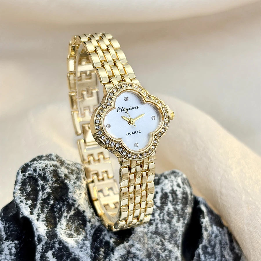 Montre délicate trèfle doré vintage pour femme avec verre bombé