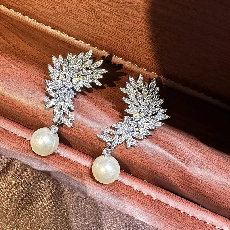 Huitan Magnifiques Boucles d'Oreilles Pendantes Imitation Perle Feuilles pour Femme, Bijoux Élégants de Tempérament pour Fête de Mariage