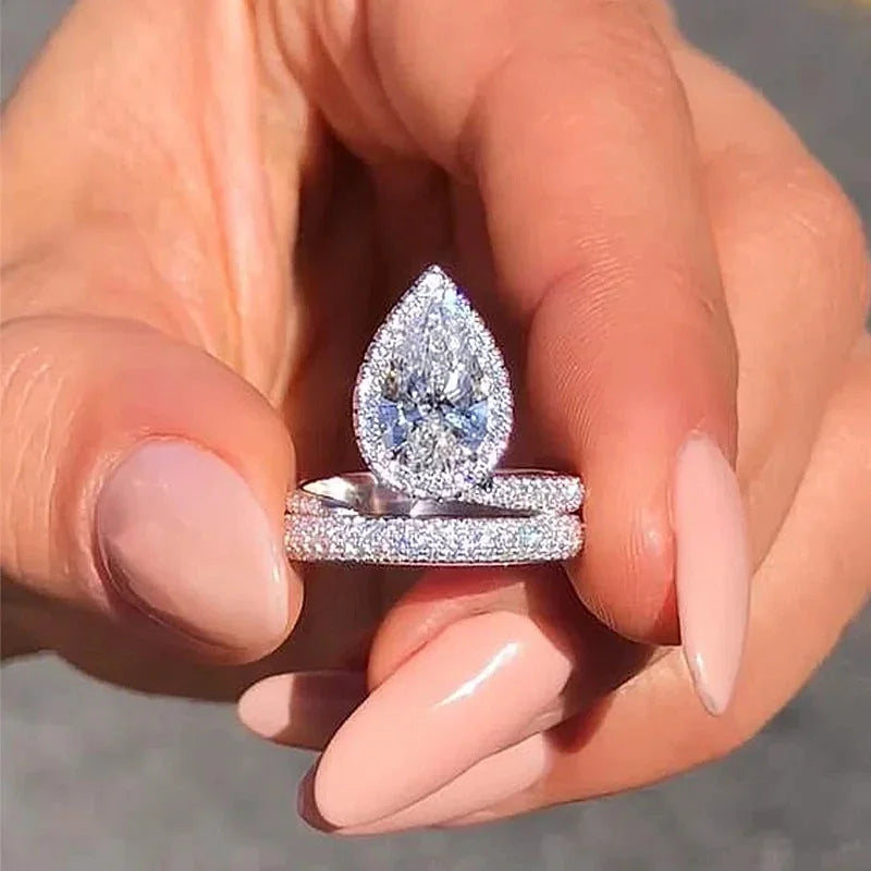 Bagues en Cristal de Zircon Cubique en Forme de Poire Huitan Tendance Luxe pour Femmes Superbes Accessoires de Bagues de Fiançailles et de Mariage Bijoux Bling